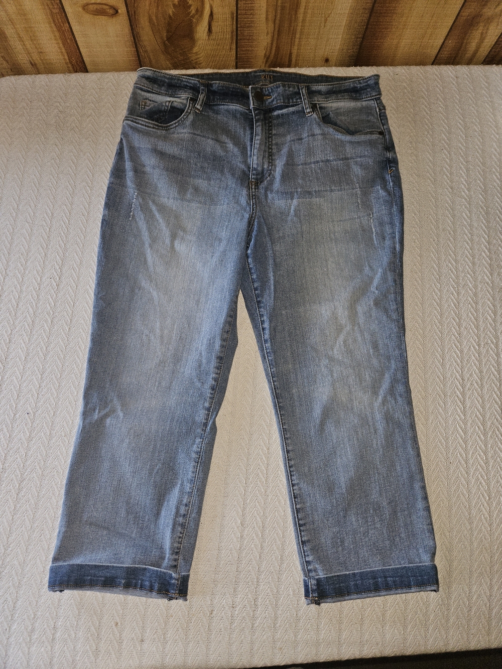 Kut from the Kloth Medium Wash Cropped Boyfriend Jeans/Capris 14